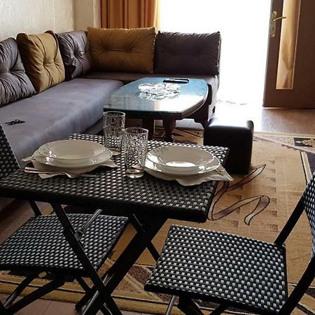 Nino Apartment On Pirosmani Batoumi Extérieur photo